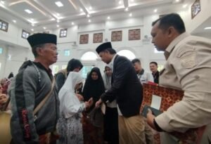 Wako Erman Serahkan Bansos Sembako dan PKH ABTB Triwulan II, 2024