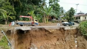 Kerusakan Jalan Sungai Geringging Makin Parah, Provinsi Segera Perbaiki