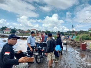 Ketua DPRD Agam, Tinjau Lokasi Bencana Galodo, dan Salurkan Bantuan 