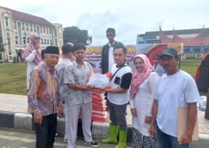 Pramuka SMA Negeri 1 Sungai Pua Sediakan 150 Bungkus Nasi Tiap Hari