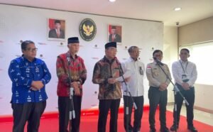 Menko PMK Puji Kegigihan Suhatri Bur Minta Anggaran Pembangunan