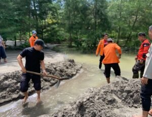 Sigap, Banjir Rob Terjang 2 Nagari, Bupati Pd. Pariaman Langsung Turun