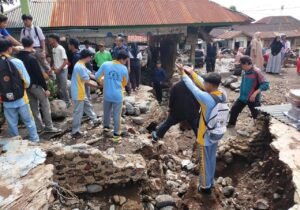 350 Anggota Pramuka Kwarcab Agam Bersihkan Material Galodo Koto Tuo