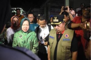 Mensos Tinjau Bencana Agam, dan Minta Lokasi Pengungsian Dipindahkan