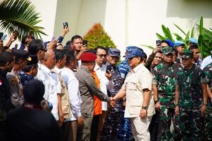 Menhan Prabowo Serahkan  Bantuan 20 Ton Beras Bencana Alam Sumbar