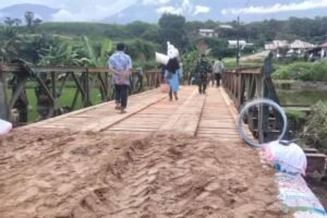 Tanah Datar Mulai Bangkit, Masyarakat Bangun Jembatan Bersama Pemerintah