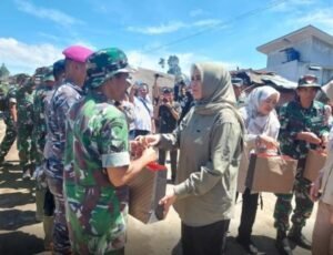 Ketua Dharma Pertiwi Kunjungi Warga Terdampak Bencana Kabupaten Agam