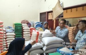 Kadis Pangan dan Perikanan Pantau Harga Pangan Pasar Batusangkar 