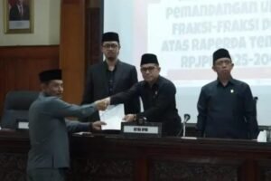 6 Fraksi DPRD Bukittinggi Sampaikan PU Ranperda RPJPD Tahun 2025-2045