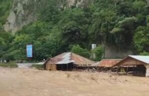 Waspada, Sungai Batang Sianok Kota Bukittinggi Kembali Meluap