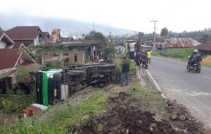 Tidak Kuat Naik Tanjakan Tronton Kecelakaan di Ruas Jalan Malalak