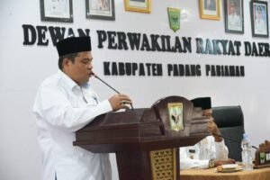 Bupati Pd. Pariaman Suhatri Bur Jawab Pandanga Umum Fraksi