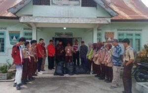 Kwaran dan Gudep SMAN 1 Tj. Mutiara Serahkan Bantuan Sembako ke Bk. Batabuah