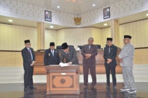 DPRD dan Pemda Agam Menyetujui Ranperda RPJPD jadi Perda