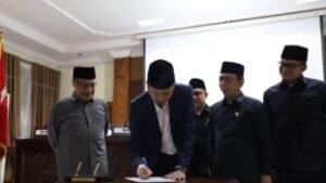 Kota Bukittinggi, Ranperda Sepakat Jadi Perda, Nota Ditandatangani