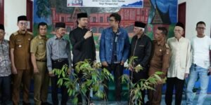 Dorong Usaha Pertanian, Bukittinggi Bagi Bibit Durian, Piagam Penghargaan