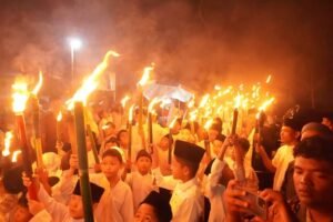 Semarak Pawai Obor Rumah Tahfizh Ukhuwah Dielar Jorong Piliang