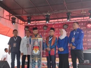 Paslon Bupati & Cawabup Agam Irwan Fikri-Cawabup Asra Faber Daftar ke KPU