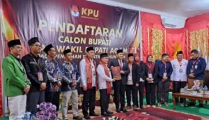 Benni Warlis-M. Iqbal Pasangan Pertama Mendaftar di KPU Kabupaten Agam