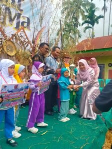 Bunda PAUD Agam Buka Secara Resmi Lomba Murid TK Mewarnai Gambar 