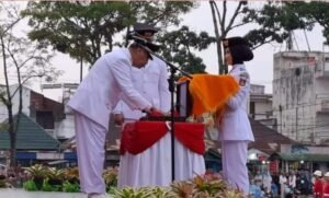 Wawako Bukittinggi Puji Tim Penurunan Bendera Merah Putih HUT ke-79 RI