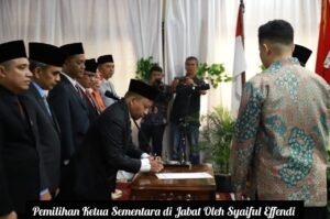 Dari 25 Anggota DPRD Kota Bukittinggi Dilantik, 8 Perempuan, 10 Wajah Lama