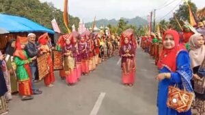 SESN Bapulang Padi dan Pesona Sapu Tangan Mato Nagari Tanjung