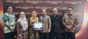 Tanah Datar Terima Penghargaan UHC Award   Menko Pembangunan MK RI 