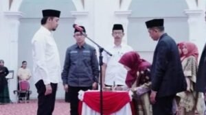 Wako Lantik Pengawas, Fungsional, Serahkan SK Pangkat, SK Pensiun 2025