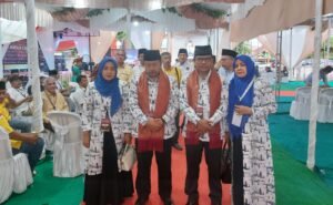 Pasangan Andri Warman-Martias Wanto Daftar Cabup Agam, Hari ke-3, Terakhir