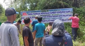 Warga Koto Malintang Turun ke Jalan, Pasang Spanduk, Tolak Kurangi KJA