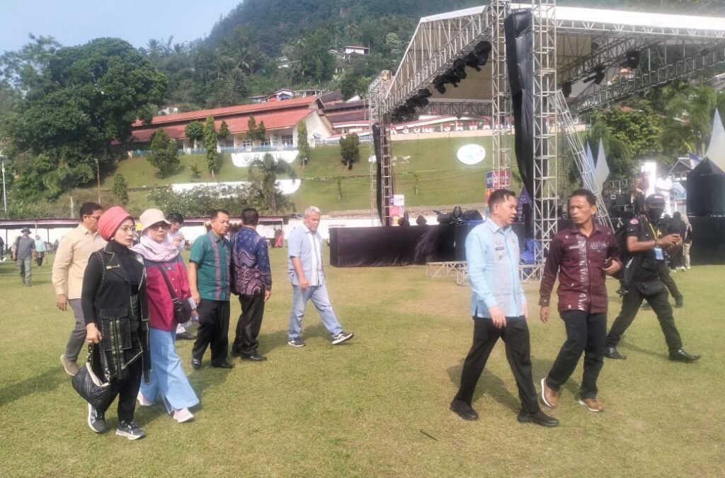 Di Lapangan Bola Kaki, Pj Wali Kota Sawahlunto Resmikan SISCA 2024