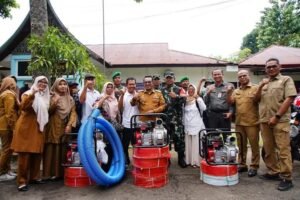 86 Unit Pompa Air  dan 11 Unit Bentor Diterima Keltan Tanah Datar 