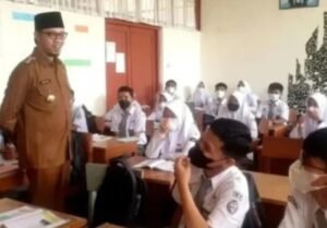 Wako Bukittinggi Erman Safar; Lanjut lah Sekolah, Tak Ada Pungutan