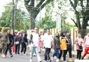 Pemko Bukittinggi Gelar Jalan Santai, Peringati World Walking Day 2024