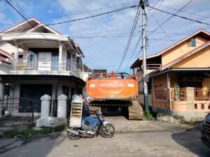 Armada Angkutan Material Rumah Relokasi di Talago Tidak Nyaman?