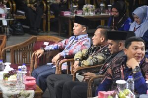 Debat Publik Paslon Hangat, Ketua DPRD Agam Saksikan Sampai Usai