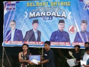 Irwan Fikri Buka Turnamen Bola Voly di Lapangan Mandala Jorong Rambai