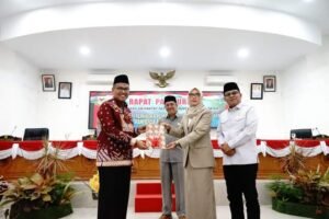 Pjs. Bupati Tanah Datar Tuntaskan Jawaban Pertanyaan 8 Fraksi DPRD