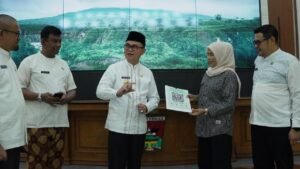 Kejar Pasar Dunia, Pjs Wako Launching Portal TokoUMKM Bukittinggi