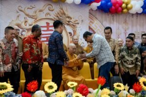 Tomas dr. Asri Ludin Hadiri Ulang Tahun ke-85 YM Bhiksu Dharma Virya