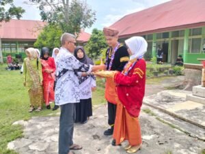 OSIS SMPN 3 Baso Peringati Hari Guru, Gelar Lomba Fashion Show