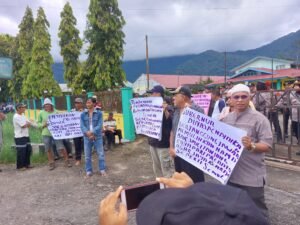 Kamroni Tetap Akan Menjalankan Tugas Negara Sebagai Kepala Sekolah