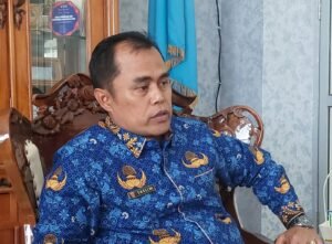 Kadisdikbud Agam Taslim, Tegakkan Disiplin, Ada Yang Menentang