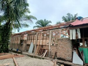 Hebat!, Tomas Abdul Muis Dt. Bandaro Bangun 2 Lokal SMPN 3 Tj. Mutiara