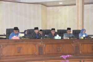 Ketua  DPRD Kabupaten Agam, Haji Ilham, Lc, MA Pimpin Rapat Paripurna
