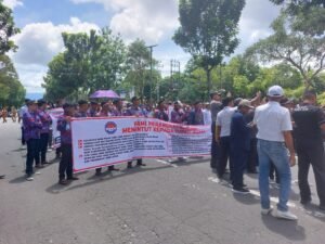 Diterpa Panas, Demonstran Haus, Diselamatkan Polres Agam