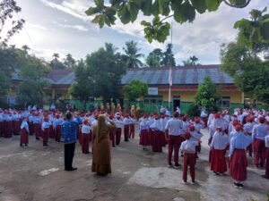 Kepala SD Negeri 09 Balai Satu, Empat Manfaat Upacar Bendera Bagi Siswa