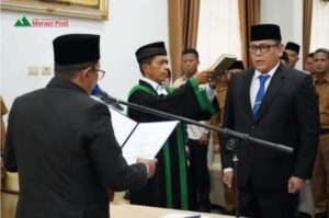 Bupati Eka Putra Lantik Elizar, S.H Penjabat Sekretaris Daerah Tanah Datar