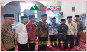 Wabup Agam M. Iqbal Serahkan Bantuan Masjid Bustanul Arifin Rp15 jt